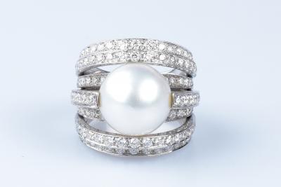 Magnifique bague de haute joaillerie en or blanc 18 carats 2