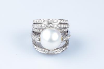 Magnifique bague de haute joaillerie en or blanc 18 carats 2