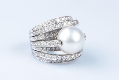 Magnifique bague de haute joaillerie en or blanc 18 carats 2