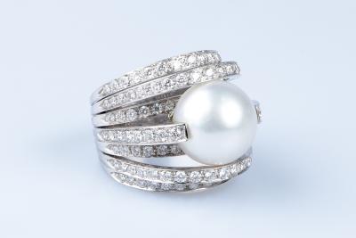 Magnifique bague de haute joaillerie en or blanc 18 carats 2