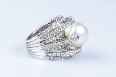 Magnifique bague de haute joaillerie en or blanc 18 carats 2