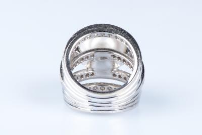 Magnifique bague de haute joaillerie en or blanc 18 carats 2