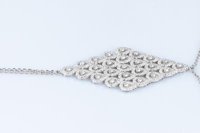 Magnifique bijou de main de haute joaillerie en or  blanc 18 carats orné de 425 diamants 2