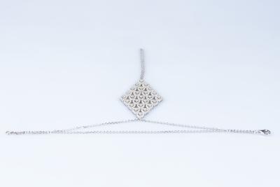Magnifique bijou de main de haute joaillerie en or  blanc 18 carats orné de 425 diamants 2
