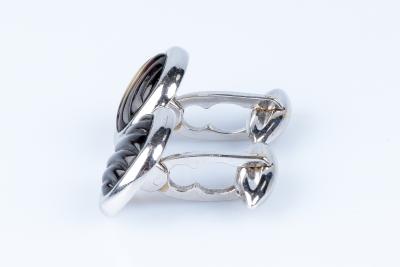 Boutons de manchette en or blanc 18 carats ornée de 2 nacres 2