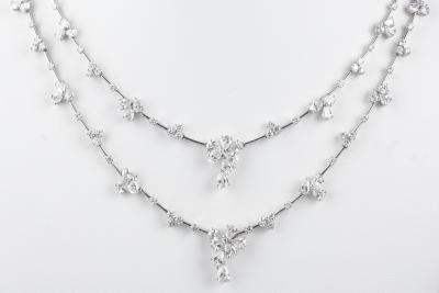 Deux magnifiques colliers de haute joaillerie en diamants en or blanc 18 carats 2