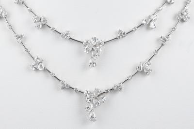 Deux magnifiques colliers de haute joaillerie en diamants en or blanc 18 carats 2