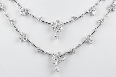 Deux magnifiques colliers de haute joaillerie en diamants en or blanc 18 carats 2