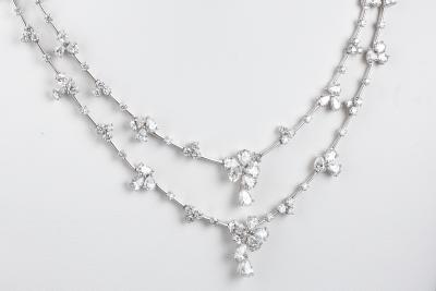 Deux magnifiques colliers de haute joaillerie en diamants en or blanc 18 carats 2