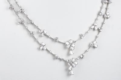 Deux magnifiques colliers de haute joaillerie en diamants en or blanc 18 carats 2