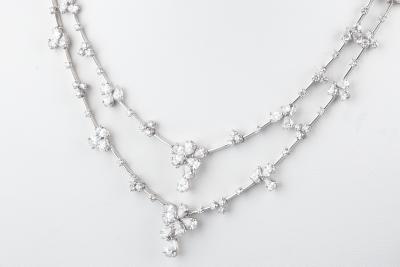 Deux magnifiques colliers de haute joaillerie en diamants en or blanc 18 carats 2