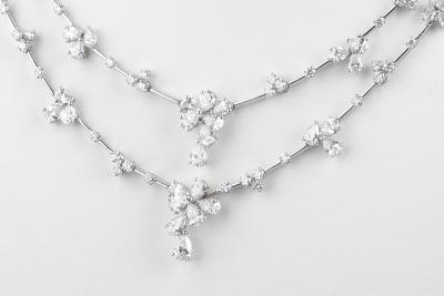 Deux magnifiques colliers de haute joaillerie en diamants en or blanc 18 carats 2