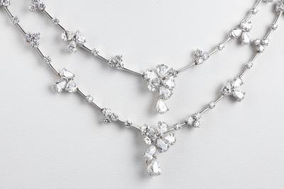 Deux magnifiques colliers de haute joaillerie en diamants en or blanc 18 carats 2
