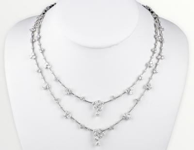 Deux magnifiques colliers de haute joaillerie en diamants en or blanc 18 carats 2