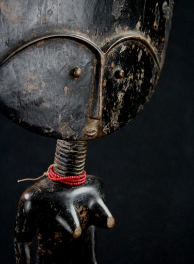 Ghana, Ethnie Ashanti - Poupée de Fécondité - Statuette en bois et perles 2