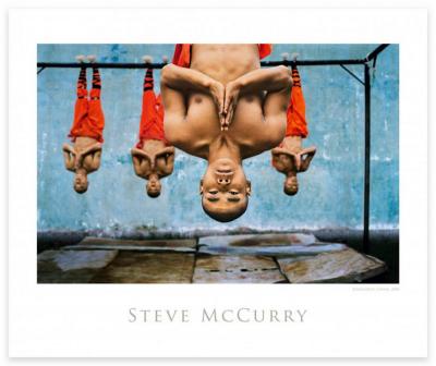 Steve MCCURRY - Formation des moines Shaolin, 2004 - Affiche 2