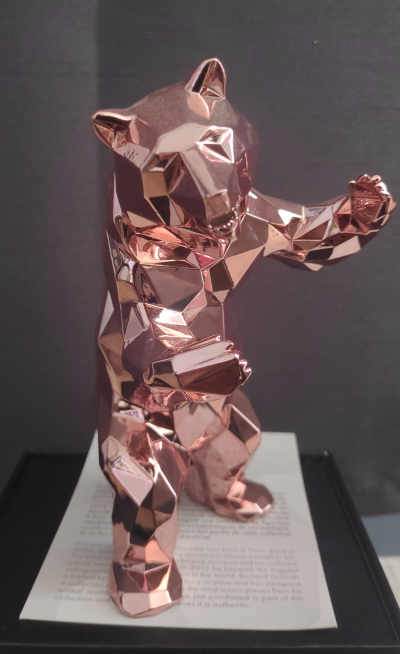 Richard ORLINSKI  Le Bear Spirit (Gold Pink Edition)  Sculpture en résine 2