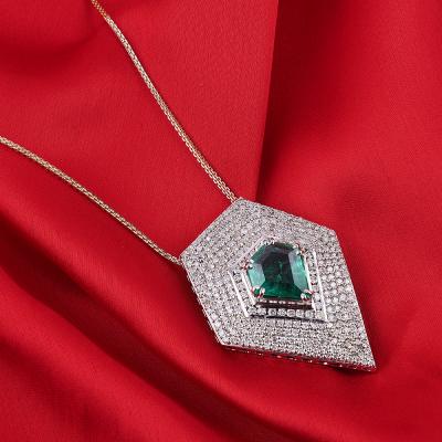 Broche et Collier pendentif émeraude et diamants en or blanc 2