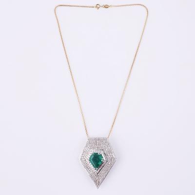 Broche et Collier pendentif émeraude et diamants en or blanc 2