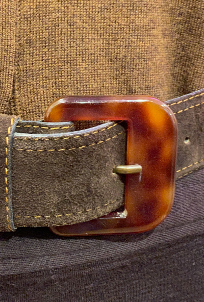 Yves Saint Laurent - Ensemble composé d’un pull manches longues, jupe marron avec franges, ceinture - Taille 36 2