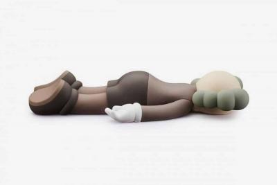 KAWS COMPANION - Figure Vinyl Marron 2
