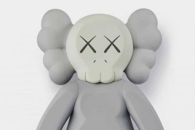 KAWS COMPANION - Figure Vinyl Gris 2