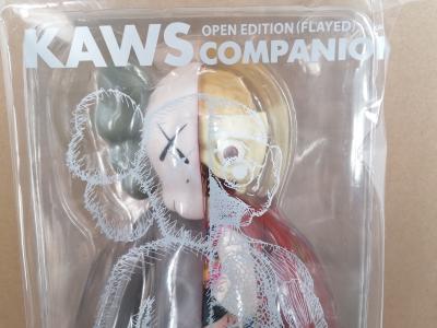 KAWS - Brown Companion Flayed - Sculpture en vinyle 2