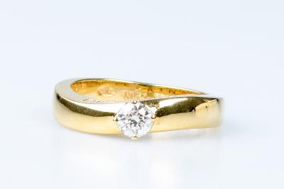 Bague BALMAIN solitaire en or jaune 18 carats 2