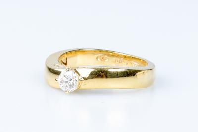 Bague BALMAIN solitaire en or jaune 18 carats 2