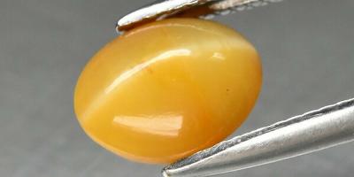 2,37 carats. Opale oeil de chat naturelle 2