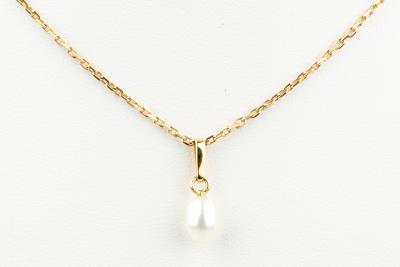 Collier et pendentif perle en or jaune 18 carats 2