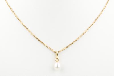 Collier et pendentif perle en or jaune 18 carats 2