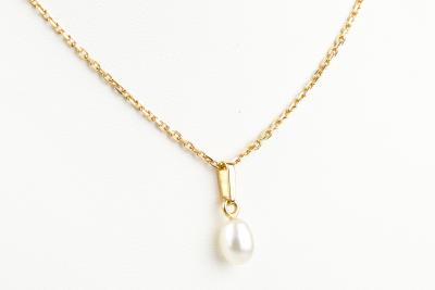 Collier et pendentif perle en or jaune 18 carats 2