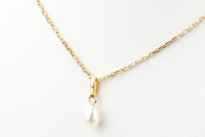 Collier et pendentif perle en or jaune 18 carats 2