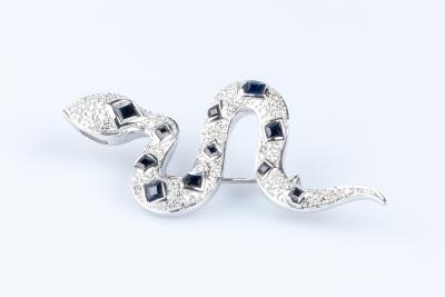 Broche serpent diamant saphir en or blanc 18 carats 2