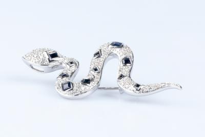 Broche serpent diamant saphir en or blanc 18 carats 2