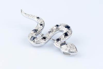 Broche serpent diamant saphir en or blanc 18 carats 2