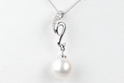 Collier et pendentif perle diamant en or blanc 2