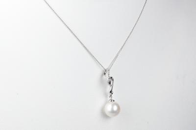 Collier et pendentif perle diamant en or blanc 2