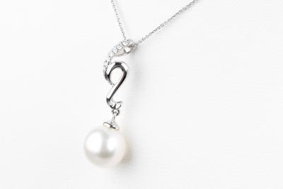 Collier et pendentif perle diamant en or blanc 2