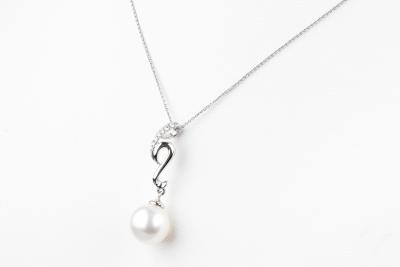 Collier et pendentif perle diamant en or blanc 2