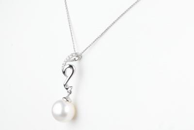 Collier et pendentif perle diamant en or blanc 2