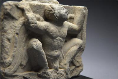Pakistan - Région du Gandhara, IIème - IIIème siècle ap J. -C., Figure d’Atlante ailé 2