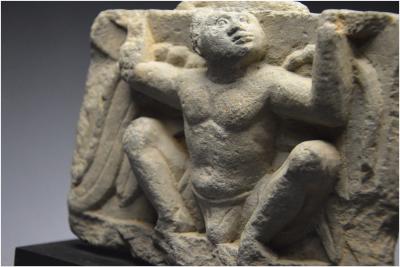 Pakistan - Région du Gandhara, IIème - IIIème siècle ap J. -C., Figure d’Atlante ailé 2