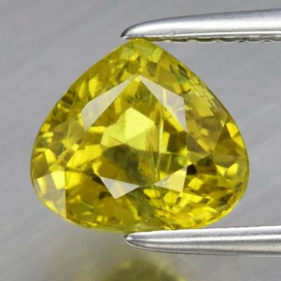 2,12 carats. Grenat du Mali jaune verdâtre naturel 2
