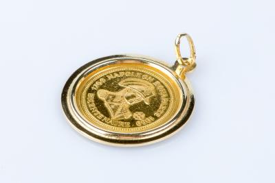 Pendentif médaille Napoléon Bonaparte en or jaune 18 carats 2