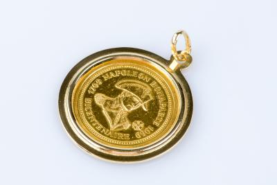 Pendentif médaille Napoléon Bonaparte en or jaune 18 carats 2