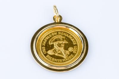 Pendentif médaille Napoléon Bonaparte en or jaune 18 carats 2