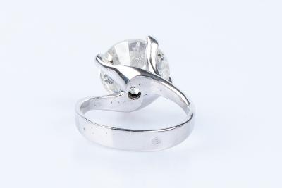 Bague solitaire en or blanc 18 carats 2