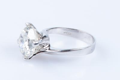 Bague solitaire en or blanc 18 carats 2